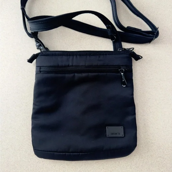 Pacsafe Anti-theft Black Crossbody Bag - Picture 2 of 2